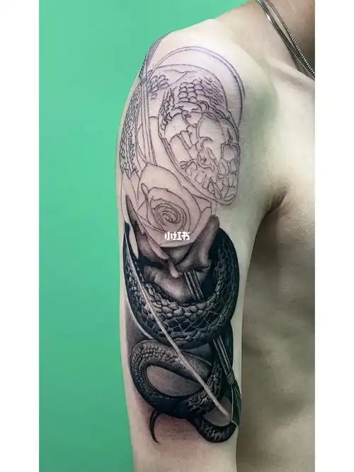 写实纹身大臂写实蛇纹身黑曼巴