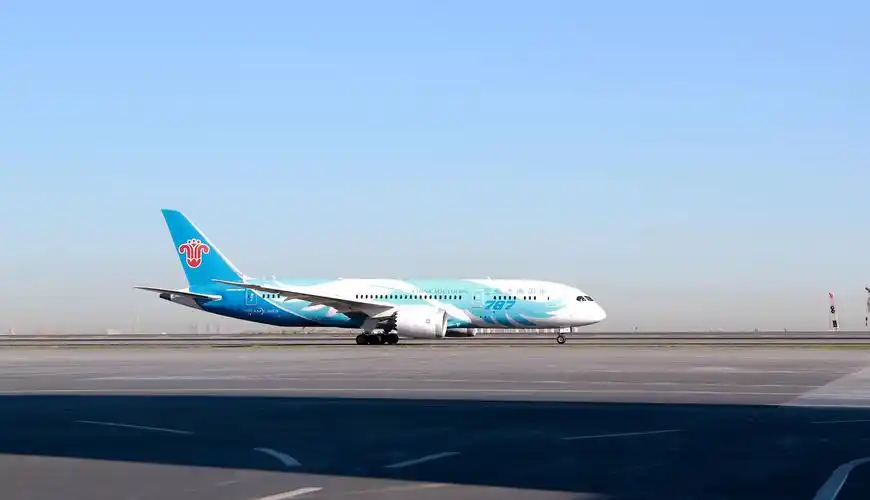 图:南航新疆波音787图:南航新疆分公司引进波音737max飞机.