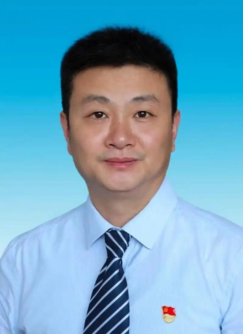 李湛,1977年11月生,河南柘城人,17岁参加工作.