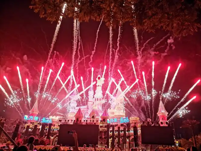 沈阳方特欢乐世界烟火表演!