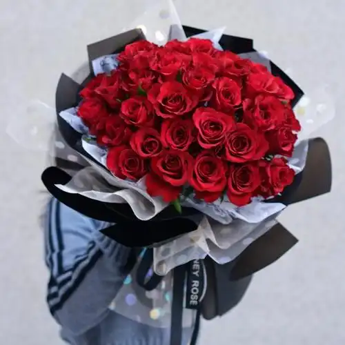 1,一玫瑰花 送情人玫瑰花,玫瑰花历来作为一种爱情之花,是绝佳选择将