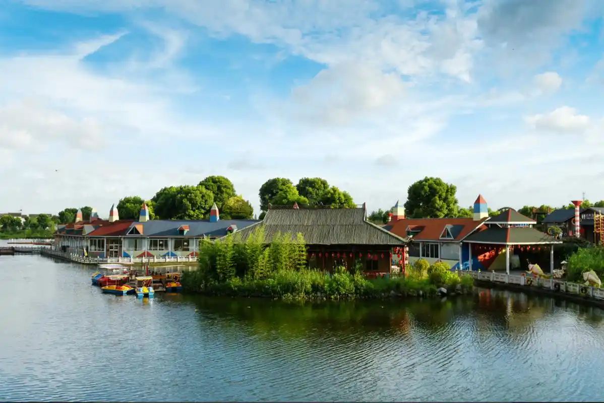 泰兴市黄桥镇祁巷村乡村建设工匠培训工作,并举行"江苏省乡村建设工匠