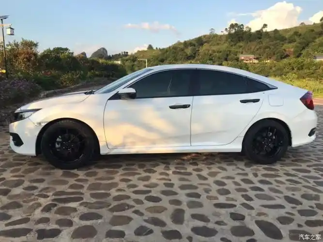 出16款十代尊贵版白色思域桂林