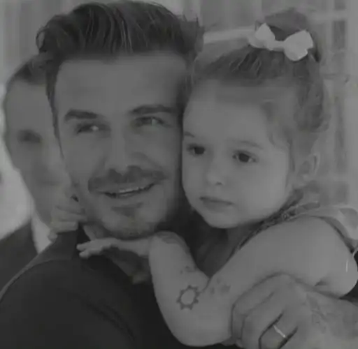 贝克汉姆和宝贝女儿小七的街拍!爸爸的心头肉就这么一下子长大了!