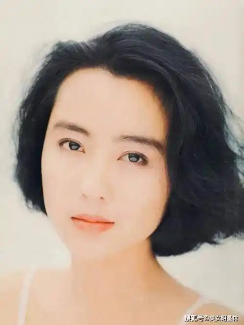 最美短发"玉女"!54岁袁洁莹,惊艳时光的女神!_形象_人们_激励