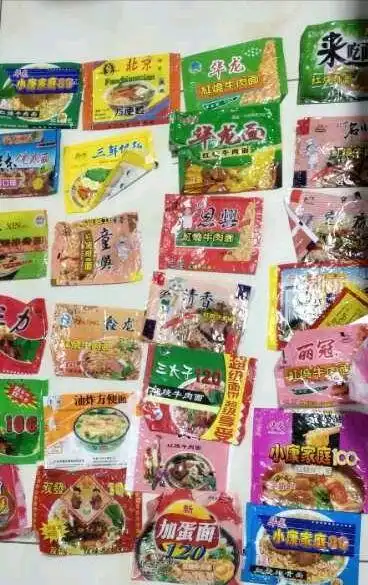 上世纪九十年代,方便面的种类十分繁多,统一方便面占据了主流,随后