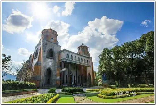 真理大学大礼拜堂是淡水知名景点,也是全台最美教堂之一.