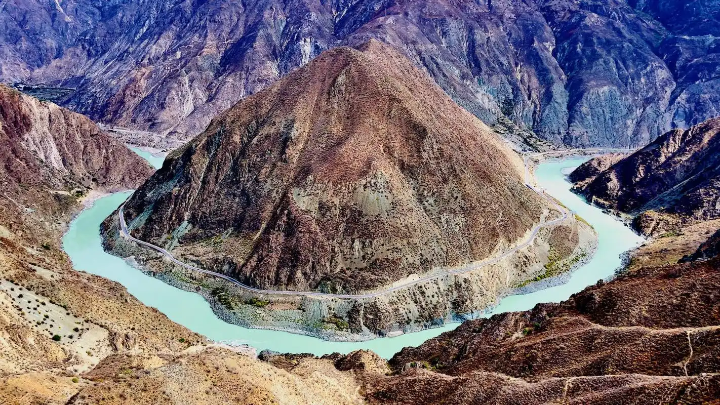 金沙江,是中国长江的上游,金沙江起源于青海省唐的唐古拉山主峰 - 抖