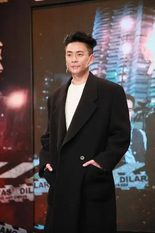 年过40的黄宗泽个人魅力依旧不减,他的穿搭和发型很重要