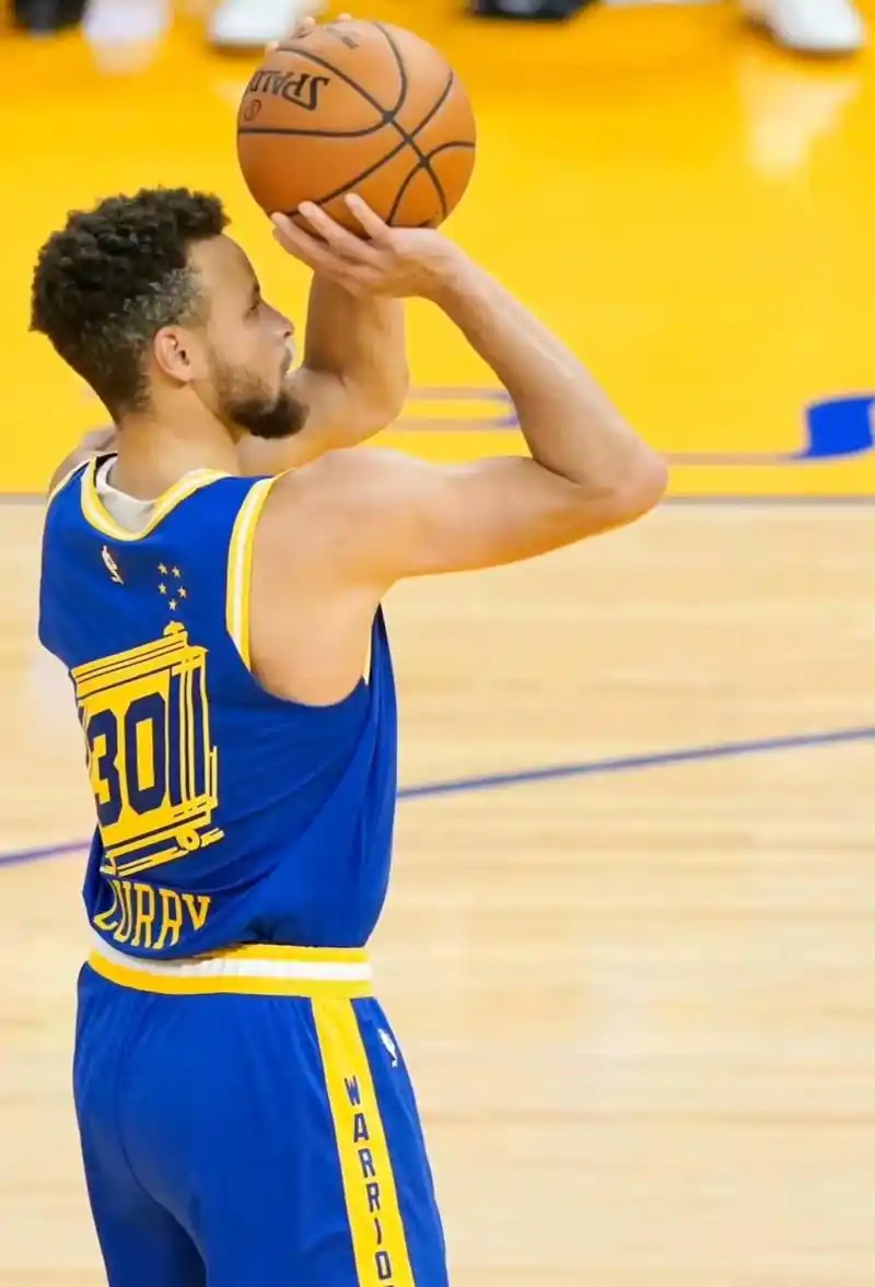 没有比射手失去投篮手感更糟糕的事了吧#斯蒂芬库里 #最喜欢的 - 抖音