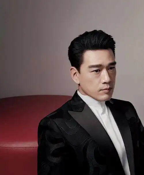 他总能轻松赋予角色魅力~ 喜欢的亲可以收藏下载,更多高清王耀庆图片