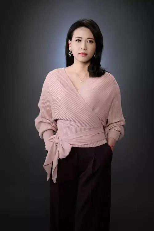 橙友圈本周福利凤凰卫视主持人官方照第一弹