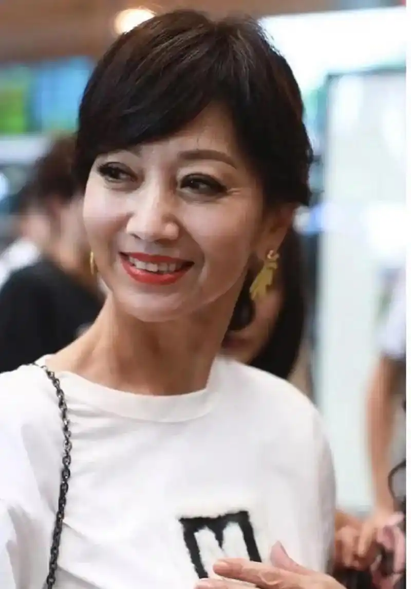 赵雅芝#   70岁的高龄摆出30岁感觉的照片  赵雅芝被拍摄得更像室一