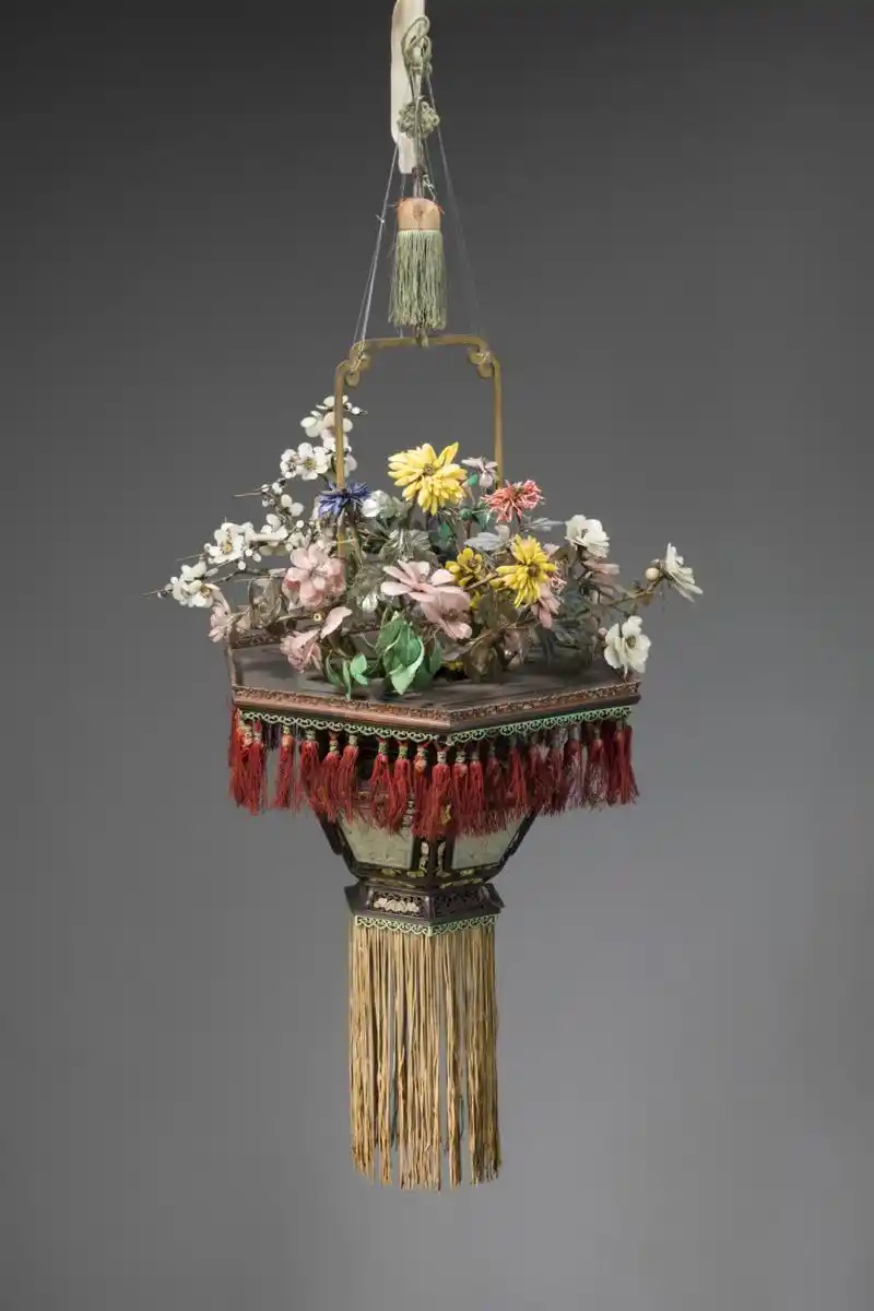 中国宫灯映出传统工艺精粹的华彩