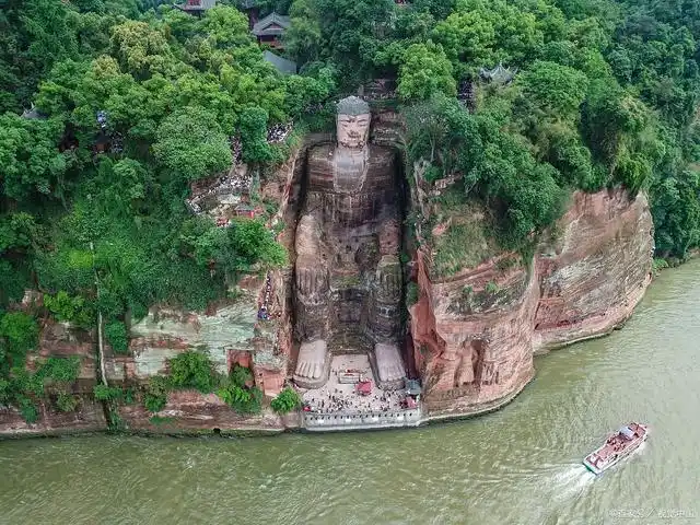 山是一尊佛,佛是一座山,世界之最的乐山大佛为何取倚坐姿势?