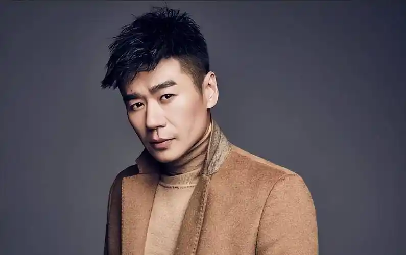 演员徐佳:最穷时只有三十几块,成名后直言像被猴子一样看_小时候_生活