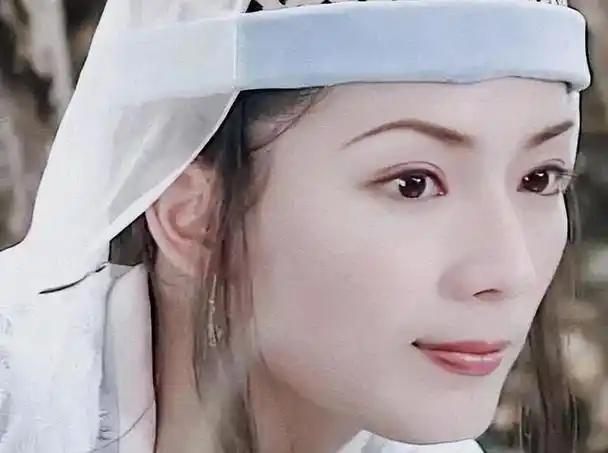 郑秀珍曾在《东游记》中扮演"何仙姑",以她的美貌在娱乐圈崭露头角.