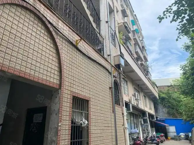 蒸湘南路胖胖胖酒店3楼带院子房龄新头次出租