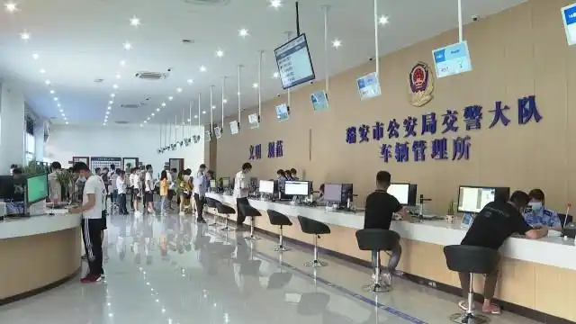 瑞安市车管所综合业务大厅新添自助办证"神器"
