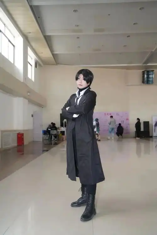 心脏撒撒给哟! #撤退的矮人 #利威尔 #兵长cos #进 - 抖音