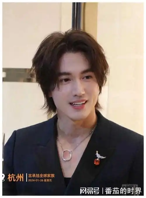 言承旭47岁风采不施医美自然老去亦颜值在线