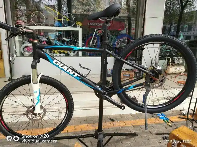 写美篇 捷安特保养车子进行中…       客户的atx780,骑了有7