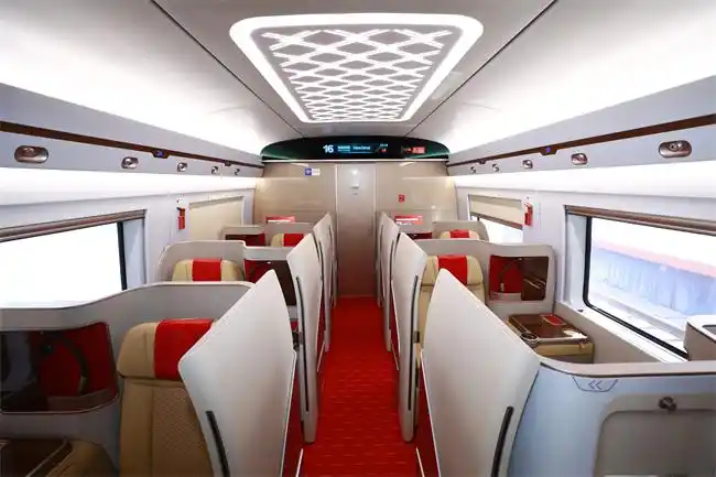 复兴号列车车厢.原勇 摄