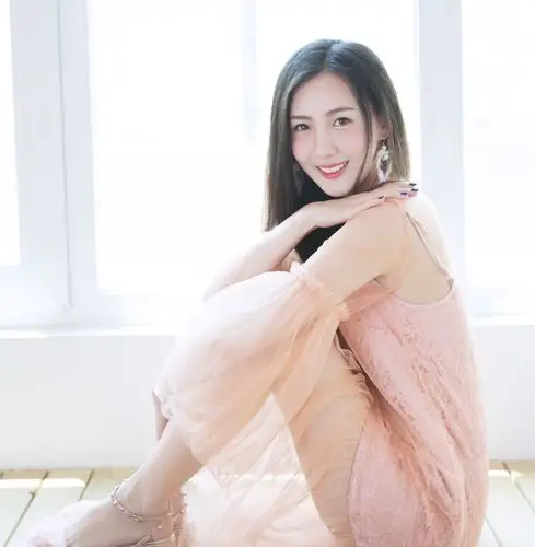 张墨锡玉面粉腮吹弹可破如一方晶莹的美玉般惹人遐想