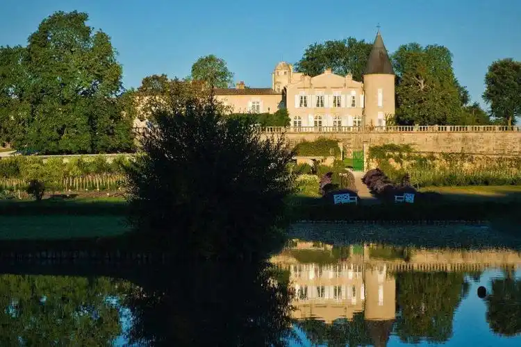 法国拉菲酒庄在哪里(打卡传说中的拉菲酒庄 组图)