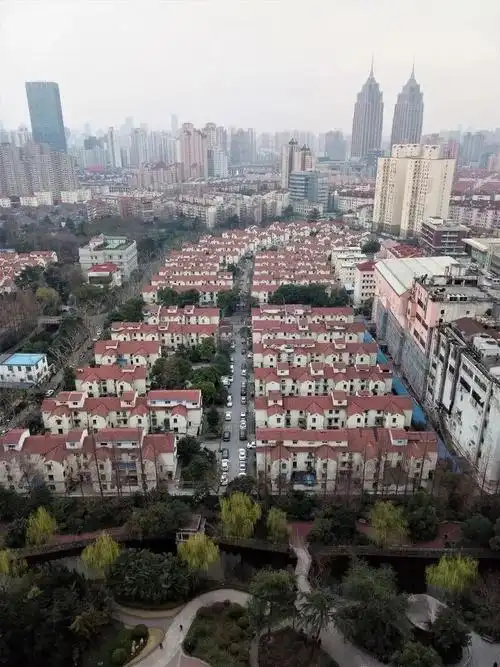 工人住宅又被称为"两万户",其中就有位于兰溪路两旁的曹杨二村至六村