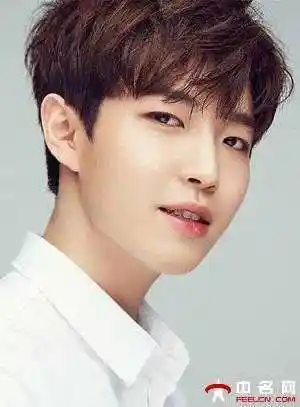 适合方脸男生的短发发型