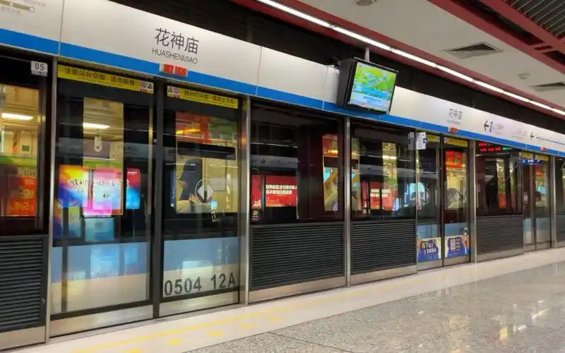 【南京地铁】1号线lcu改造老车1112花神庙出站_哔哩哔哩_bilibili