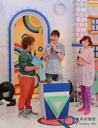 把妹神器!用尿斗交到女友 小钟:这东西很贴心