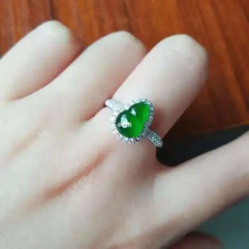 冰辣绿葫芦满钻戒指翡翠戒指