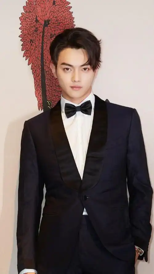 于正回应旗下艺人爆料:一哥许凯合约未到期,吴谨言仍是公司一姐