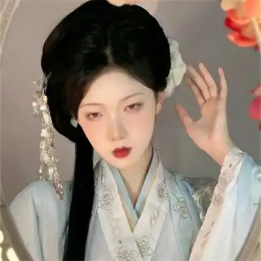 真人女生头像分享来了,最近我们可以常常的在街道上看到穿着古装的人