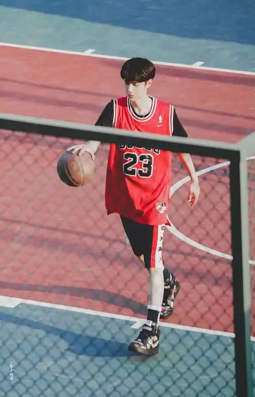 王一博谁能拒绝打篮球这么帅的男生呢