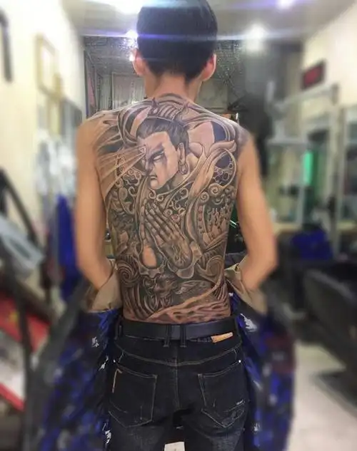 满背二郎神纹身图片