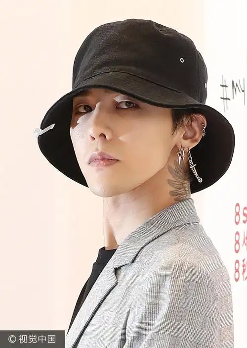 bigbang权志龙渔夫帽带夹子潮范十足摆酷帅pose眼神邪魅引尖叫