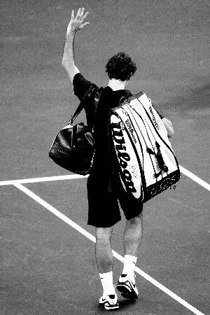 人是生而自由的,但却无往不在枷锁之中.