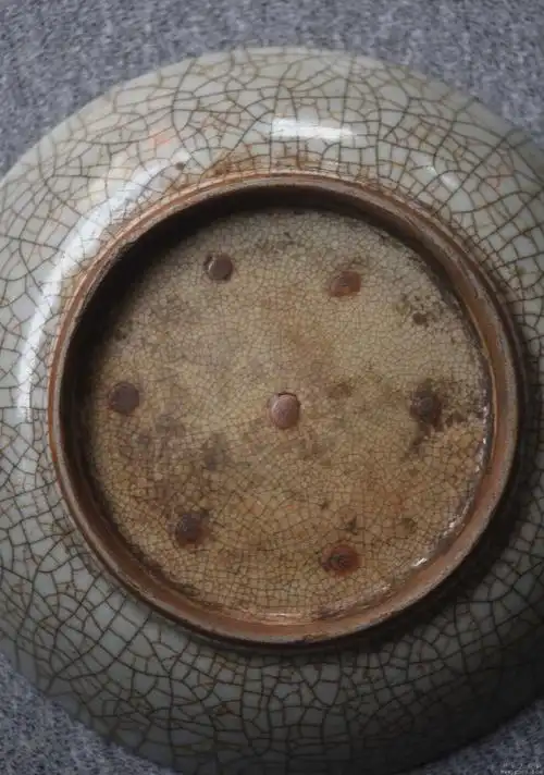 清代哥釉开片美盘