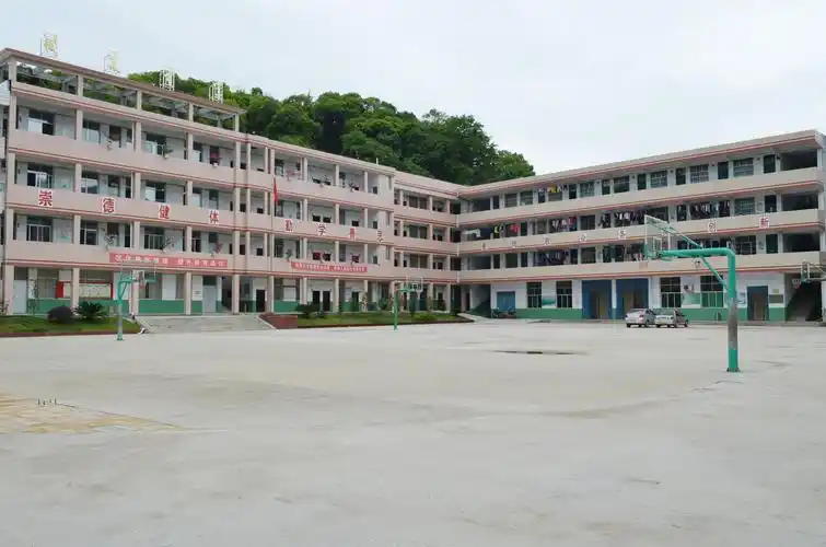 田贵锋的相册 - 我的学校--大田湖美中学