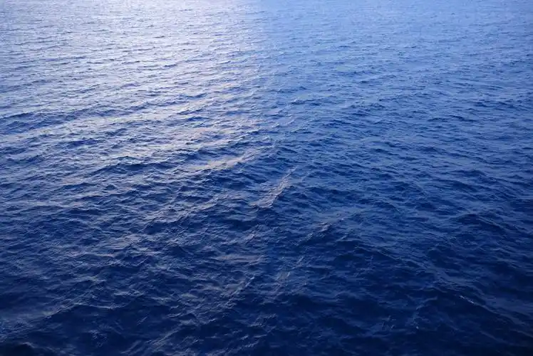 不同时段大海的颜色变化让我印象深刻.