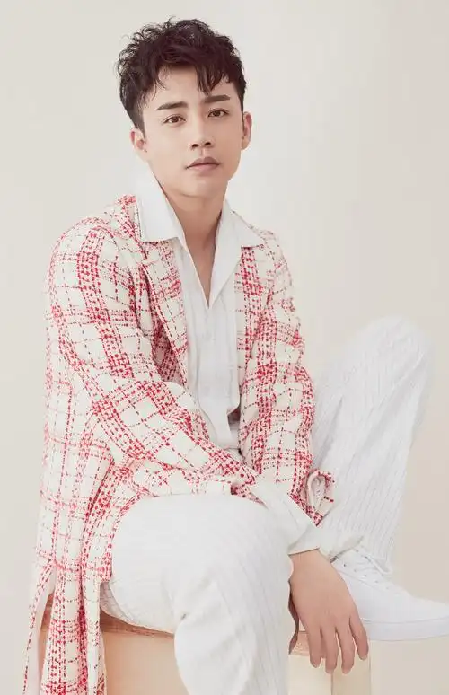 李茂格纹写真曝光 极简温暖"驱"走冬日严寒