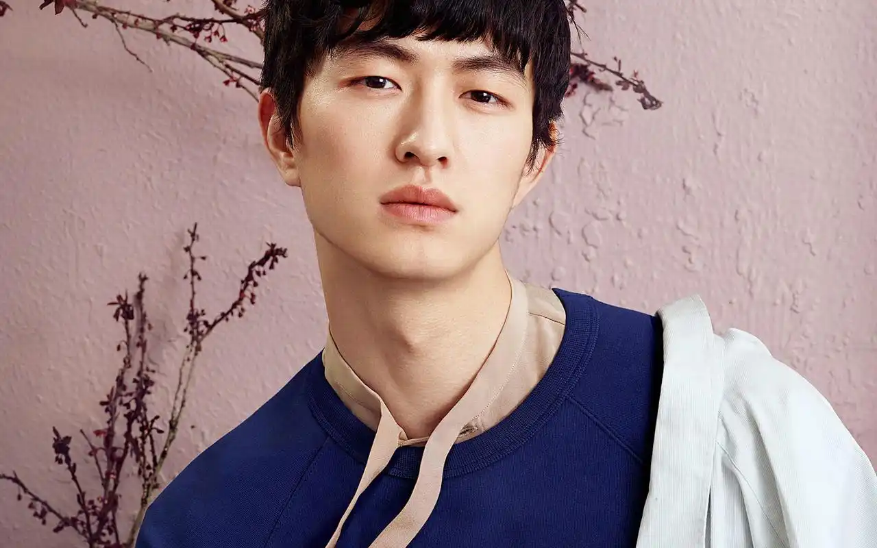 男模金大川帅气时尚型男写真桌面壁纸