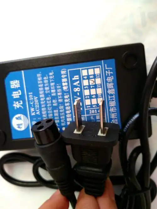 定制适用园林农用电动喷雾器打药机圆头电动充电器12v圆孔充电器圆头