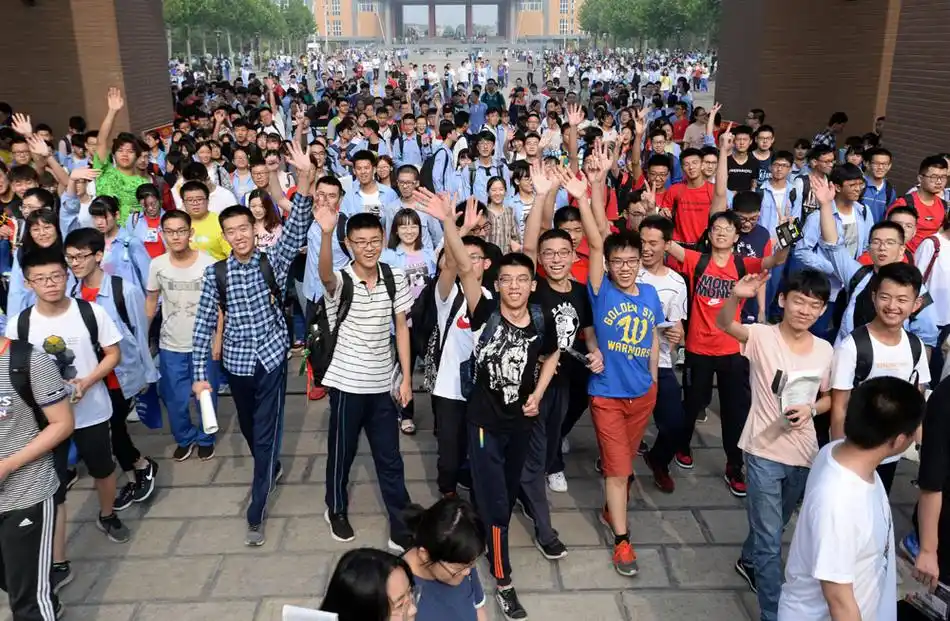 千军万马过独木桥今年全国高考考生达1031万人河南省突破百万