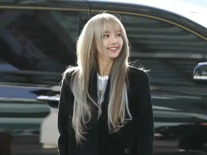 cr bimong那年的银发#lisa  #lisa  #lisa  #blackpink  #银发  #发色