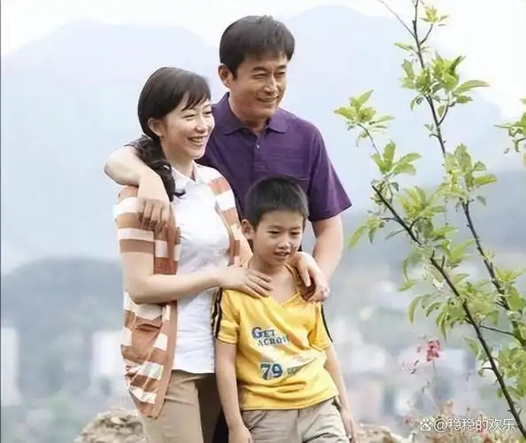 李健是王志飞的第一任妻子,两人在1993年由朋友介绍相识相恋,1995年