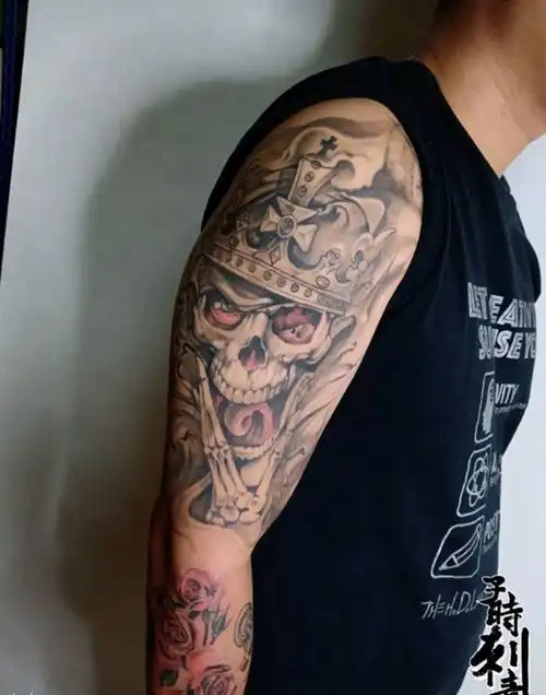 school花臂纹身图片_手臂old school纹身图案